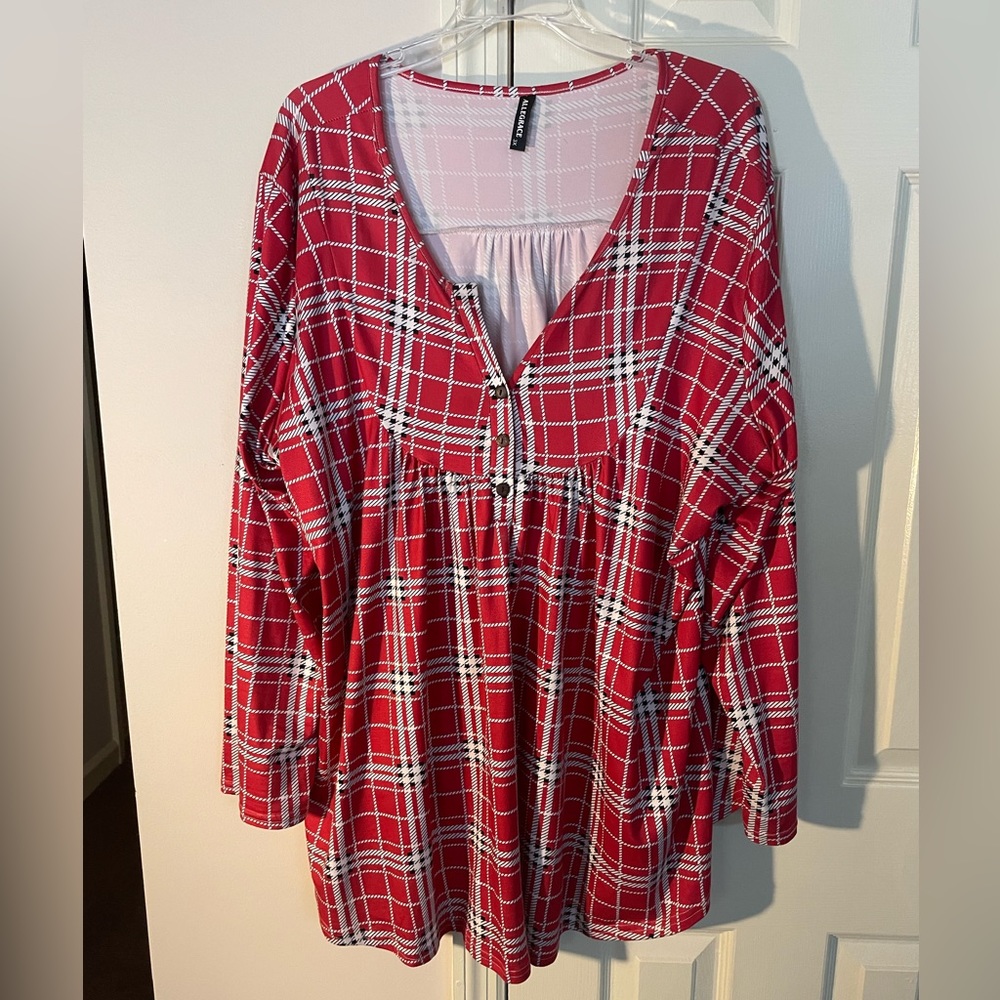 Allegrace checkered red, white & black long sleeved V neck top. Size:3X